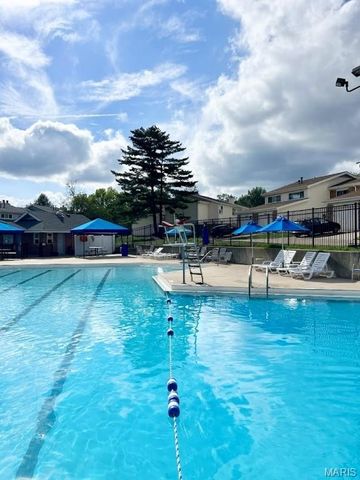 325 Fox Village Court, Ballwin, MO 63021