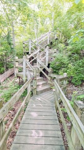 325 Fox Village Court, Ballwin, MO 63021