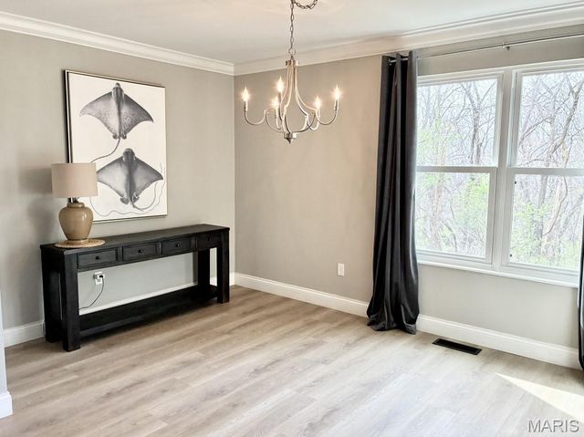 325 Fox Village Court, Ballwin, MO 63021