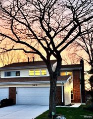 325 Fox Village Court, Ballwin, MO 63021