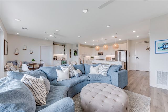 630 Center Square West 206, Port Aransas, TX 78373