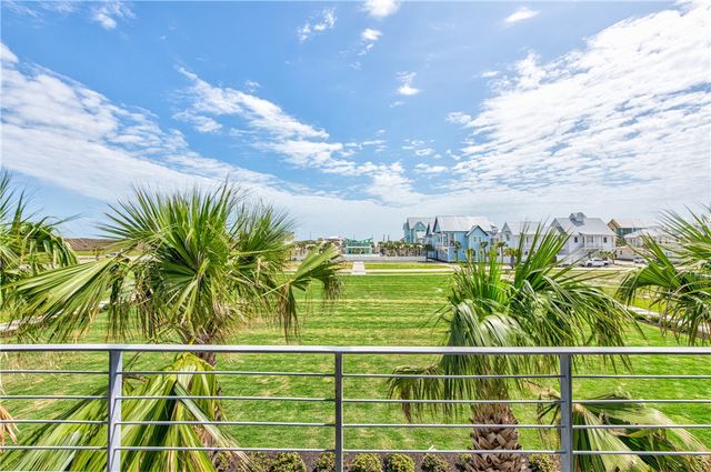 630 Center Square West 206, Port Aransas, TX 78373
