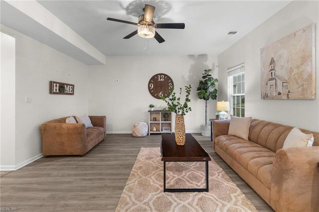 137 Boxwood LN, Smithfield, VA 23430