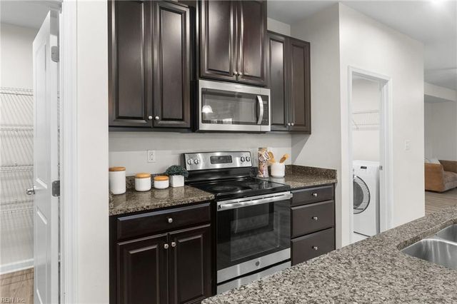 137 Boxwood LN, Smithfield, VA 23430