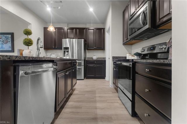 137 Boxwood LN, Smithfield, VA 23430