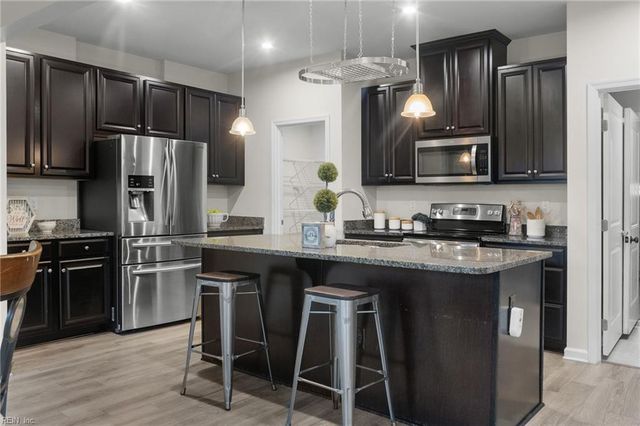 137 Boxwood LN, Smithfield, VA 23430