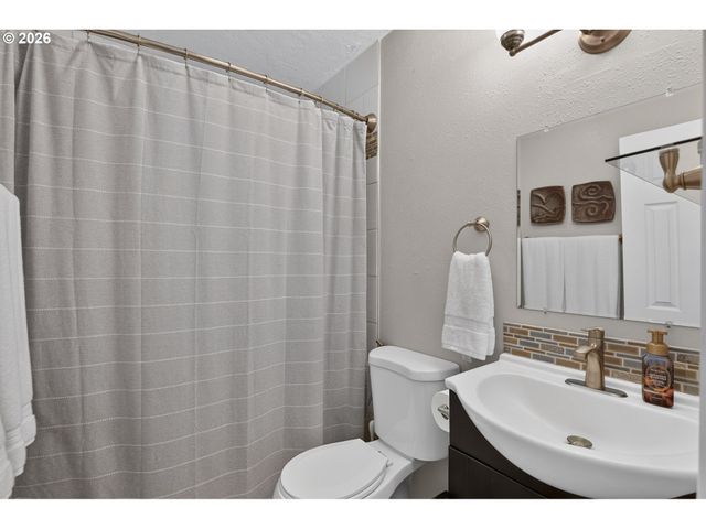 3675 Sw 93RD Ave, Portland, OR 97225