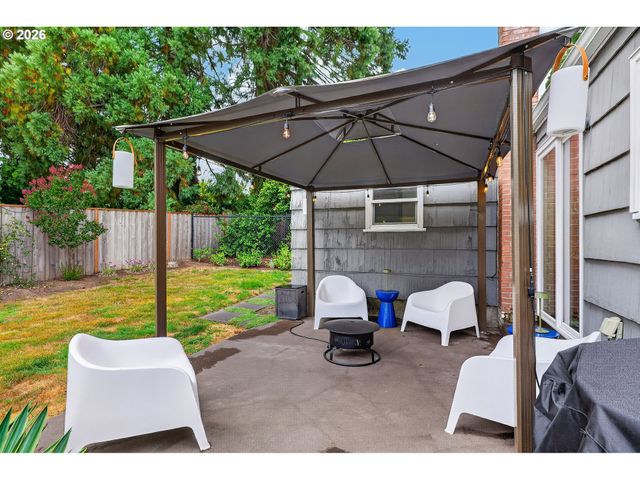 3675 Sw 93RD Ave, Portland, OR 97225