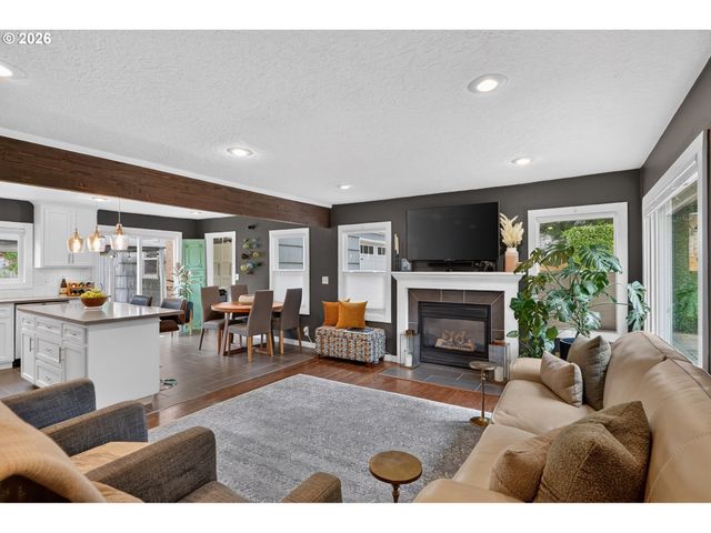 3675 Sw 93RD Ave, Portland, OR 97225