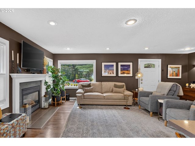 3675 Sw 93RD Ave, Portland, OR 97225
