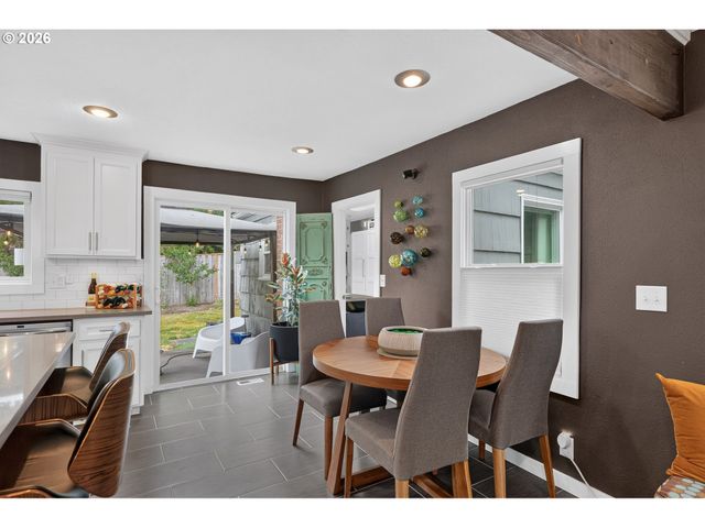 3675 Sw 93RD Ave, Portland, OR 97225