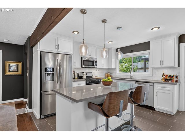 3675 Sw 93RD Ave, Portland, OR 97225
