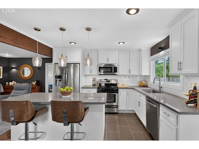 3675 Sw 93RD Ave, Portland, OR 97225