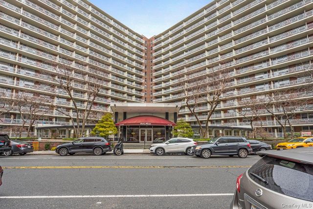 61-15 97 Street 12H, Rego Park, NY 11374