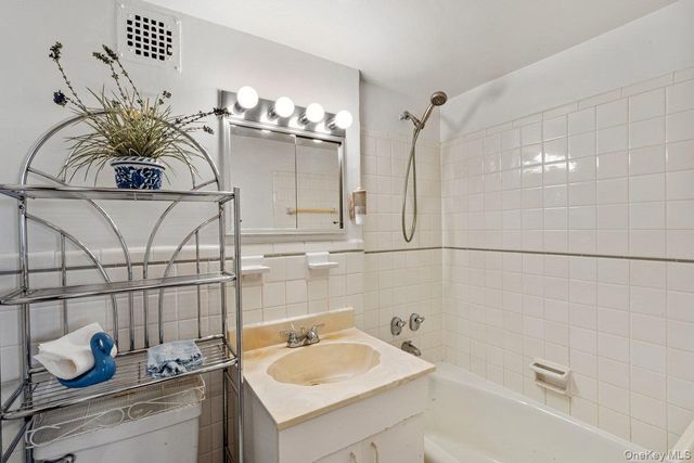 61-15 97 Street 12H, Rego Park, NY 11374