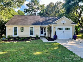 13942 Dannemara Drive, Pineville, NC 28134