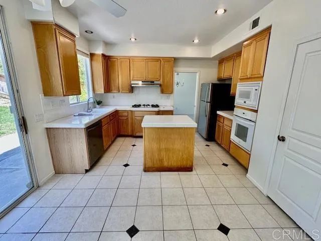 4926 ALMONDWOOD Way, San Diego, CA 92130