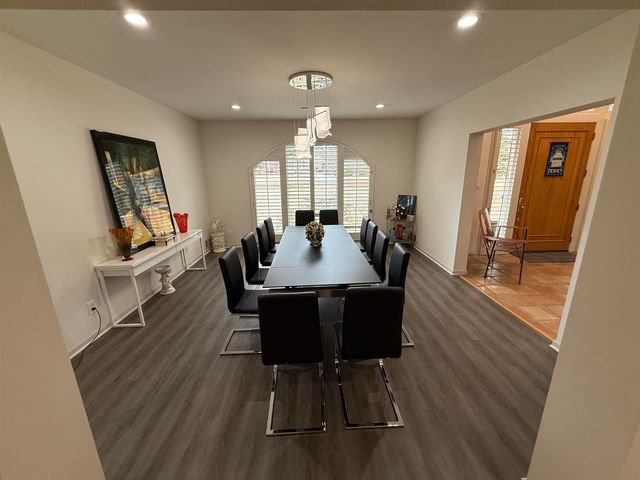 8975 BRIDGE FOREST DR, Germantown, TN 38138