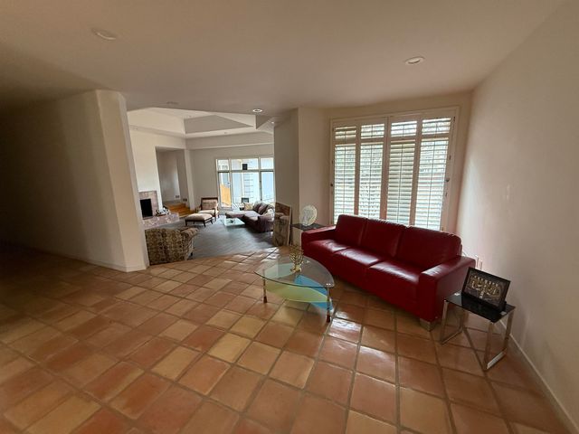 8975 BRIDGE FOREST DR, Germantown, TN 38138