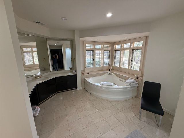 8975 BRIDGE FOREST DR, Germantown, TN 38138