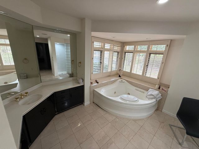 8975 BRIDGE FOREST DR, Germantown, TN 38138