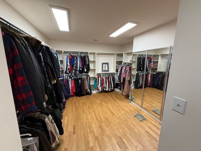 8975 BRIDGE FOREST DR, Germantown, TN 38138