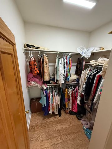 8975 BRIDGE FOREST DR, Germantown, TN 38138