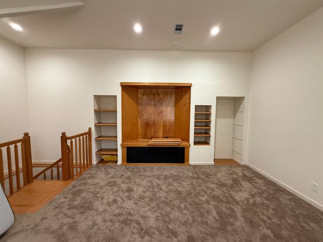 8975 BRIDGE FOREST DR, Germantown, TN 38138