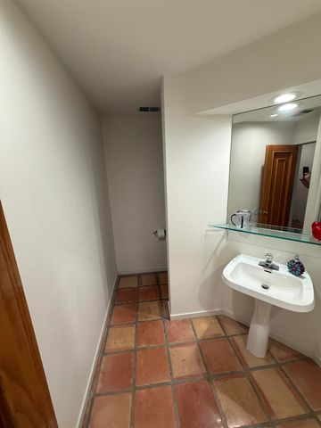 8975 BRIDGE FOREST DR, Germantown, TN 38138