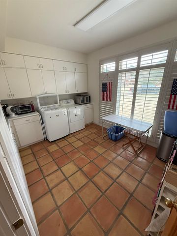 8975 BRIDGE FOREST DR, Germantown, TN 38138