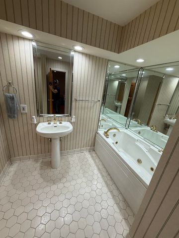 8975 BRIDGE FOREST DR, Germantown, TN 38138