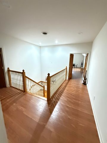 8975 BRIDGE FOREST DR, Germantown, TN 38138