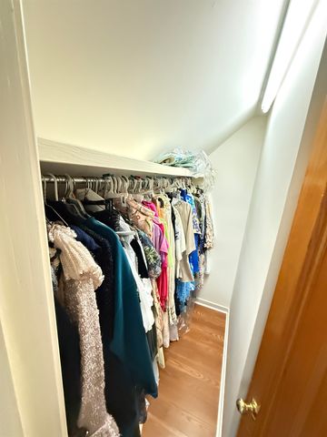 8975 BRIDGE FOREST DR, Germantown, TN 38138