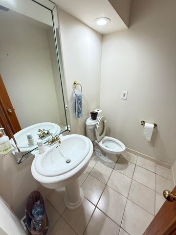 8975 BRIDGE FOREST DR, Germantown, TN 38138