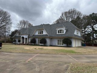 8975 BRIDGE FOREST DR, Germantown, TN 38138