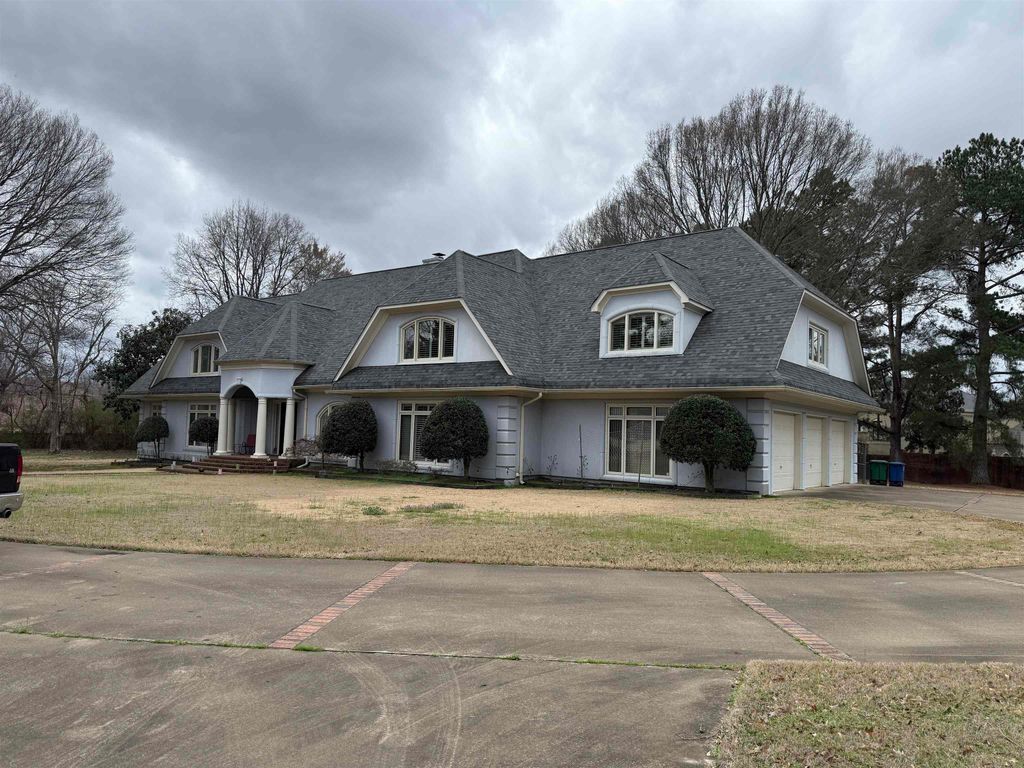 8975 BRIDGE FOREST DR, Germantown, TN 38138