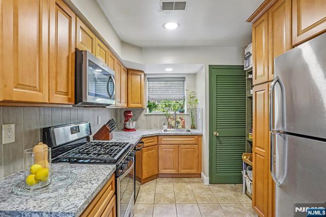 272-276 Walnut 6D, Newark, NJ 07105