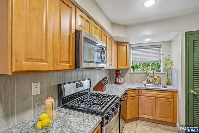 272-276 Walnut 6D, Newark, NJ 07105