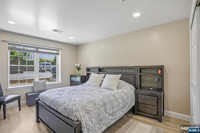 272-276 Walnut 6D, Newark, NJ 07105
