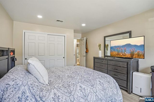 272-276 Walnut 6D, Newark, NJ 07105