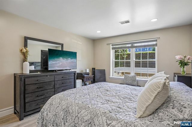 272-276 Walnut 6D, Newark, NJ 07105