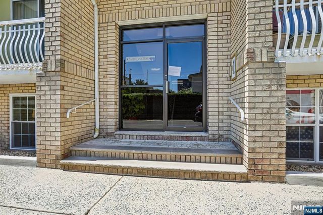 272-276 Walnut 6D, Newark, NJ 07105