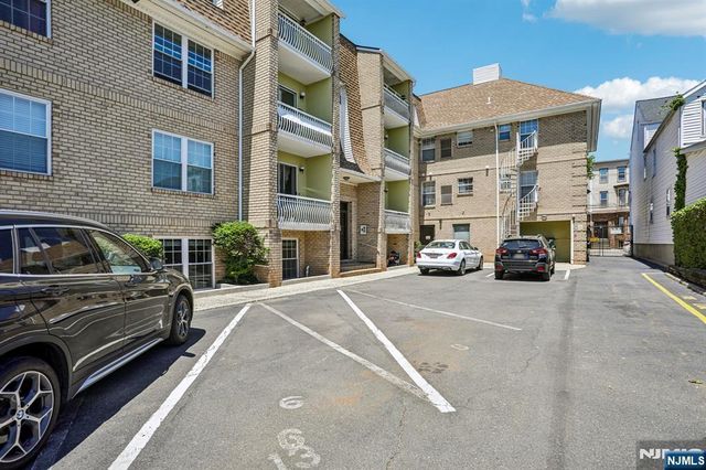 272-276 Walnut 6D, Newark, NJ 07105
