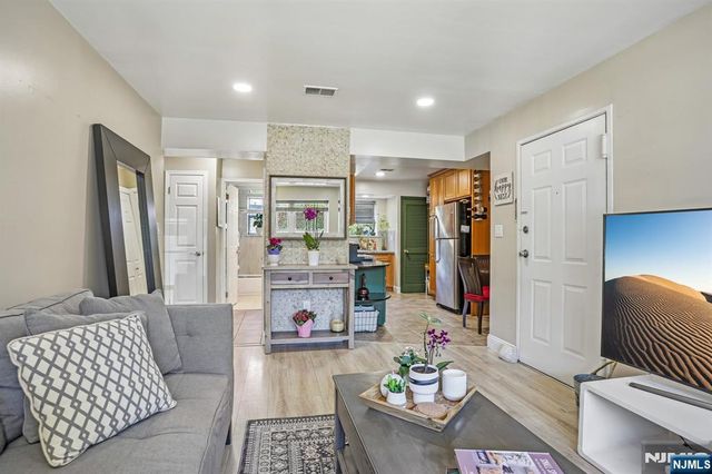 272-276 Walnut 6D, Newark, NJ 07105
