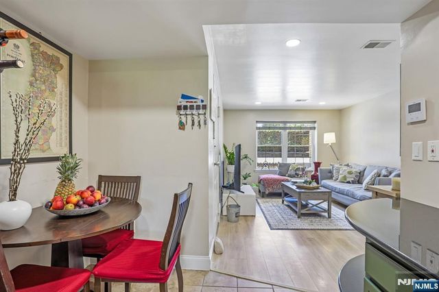 272-276 Walnut 6D, Newark, NJ 07105