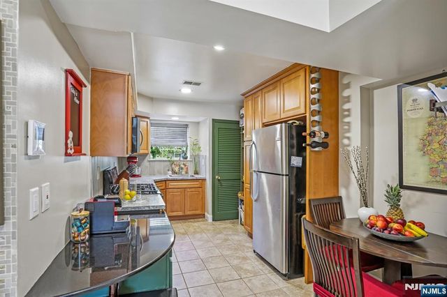 272-276 Walnut 6D, Newark, NJ 07105