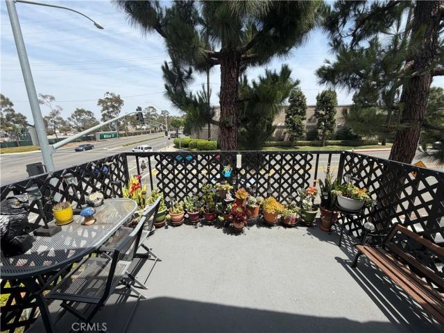 2599 Walnut 205, Signal Hill, CA 90755