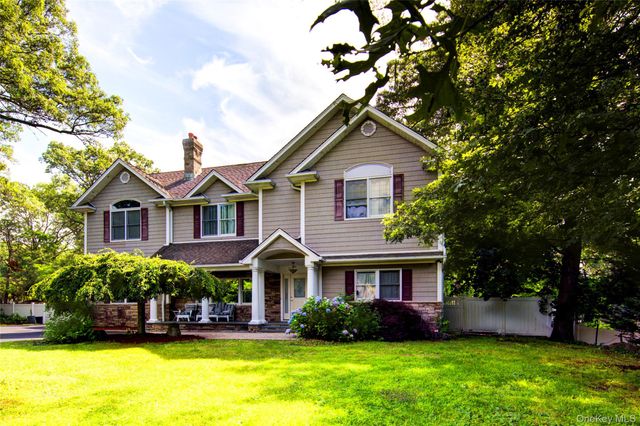 97 Chestnut Street, Mount Sinai, NY 11766