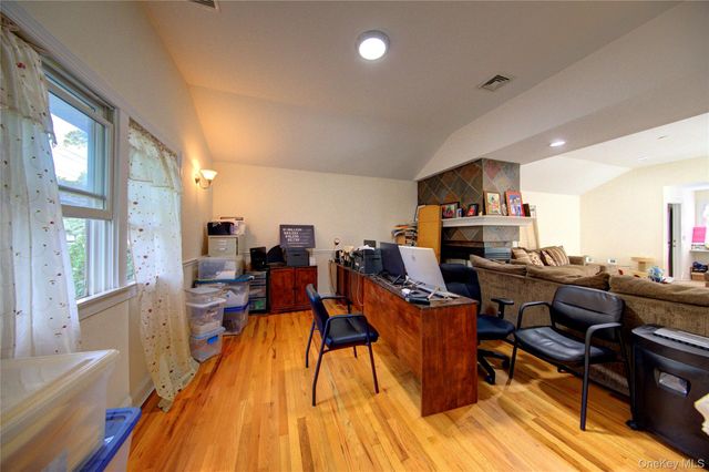 97 Chestnut Street, Mount Sinai, NY 11766