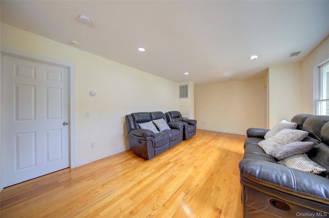 97 Chestnut Street, Mount Sinai, NY 11766